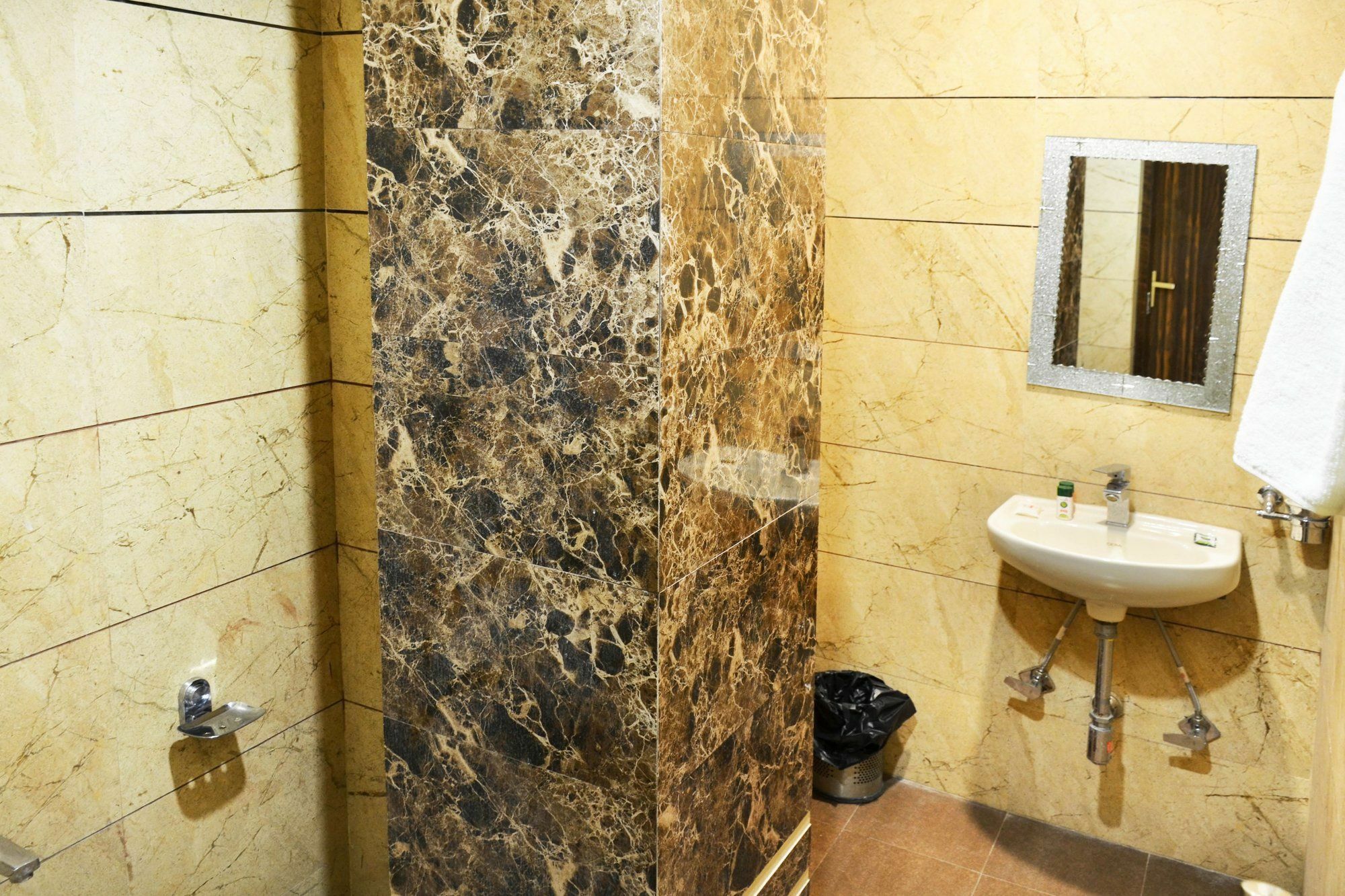 Oyo 7447 Grand Park Hotel Amritszár Kültér fotó