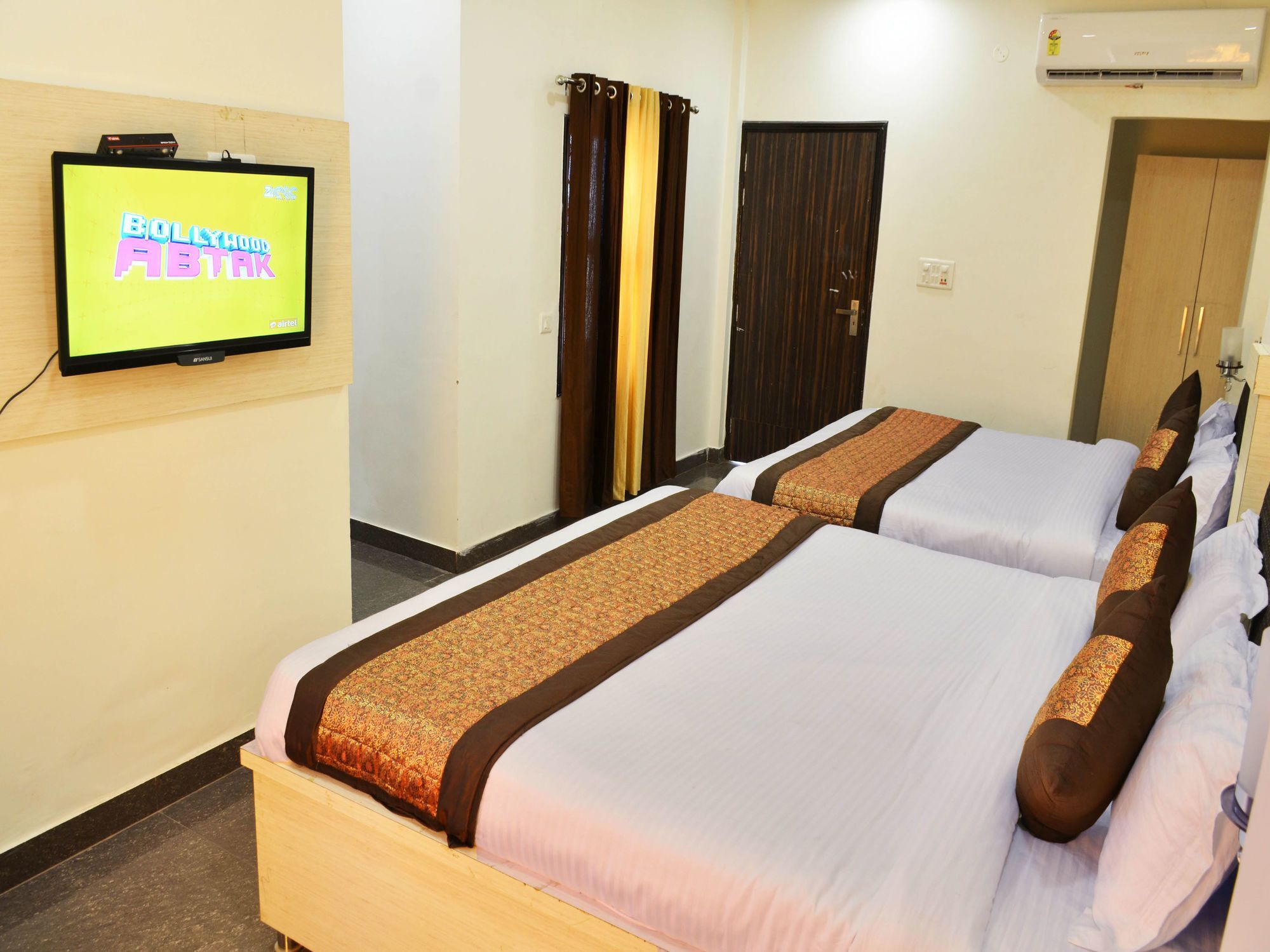 Oyo 7447 Grand Park Hotel Amritszár Kültér fotó